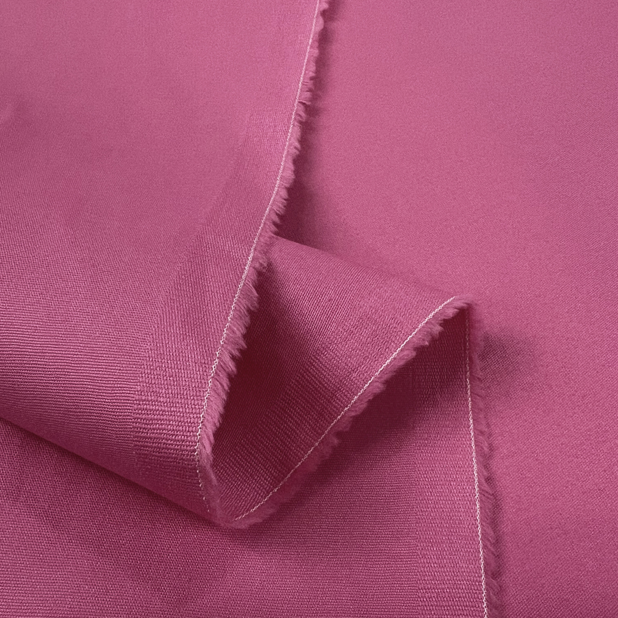 https://www.croftmill.fr/images/pictures/00-2023/02-february-2023/fuchsia_flex_pink_cotton_elastane_woven_suiting_fabric_fold.jpg?v=b24449f5