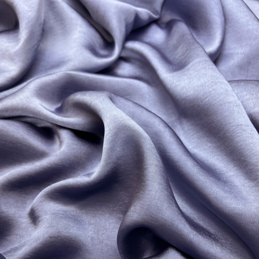 https://www.croftmill.fr/images/pictures/00-2023/06-june-2023/bella_satin_stretch_denim_polyester_elastane_smooth_dressmaking_fabric.jpg?v=35c5fd0c