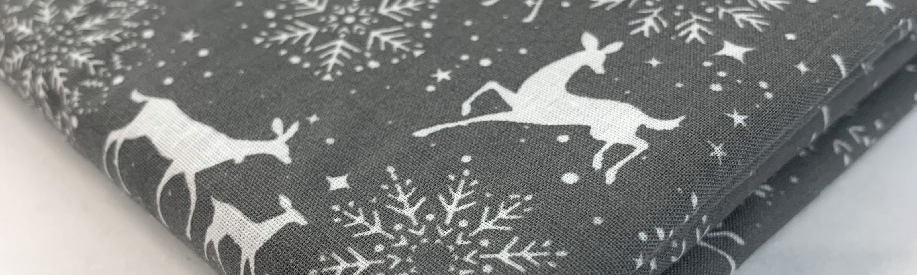 Christmas PolyCotton - Dear Deer - White Grey - Fold