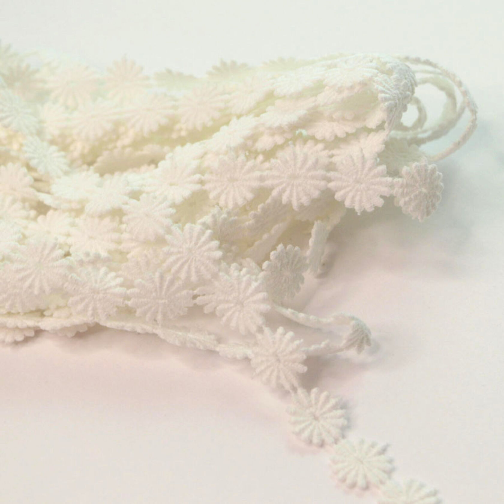 Austrian Daisy Applique white Cotton Lace Trim.