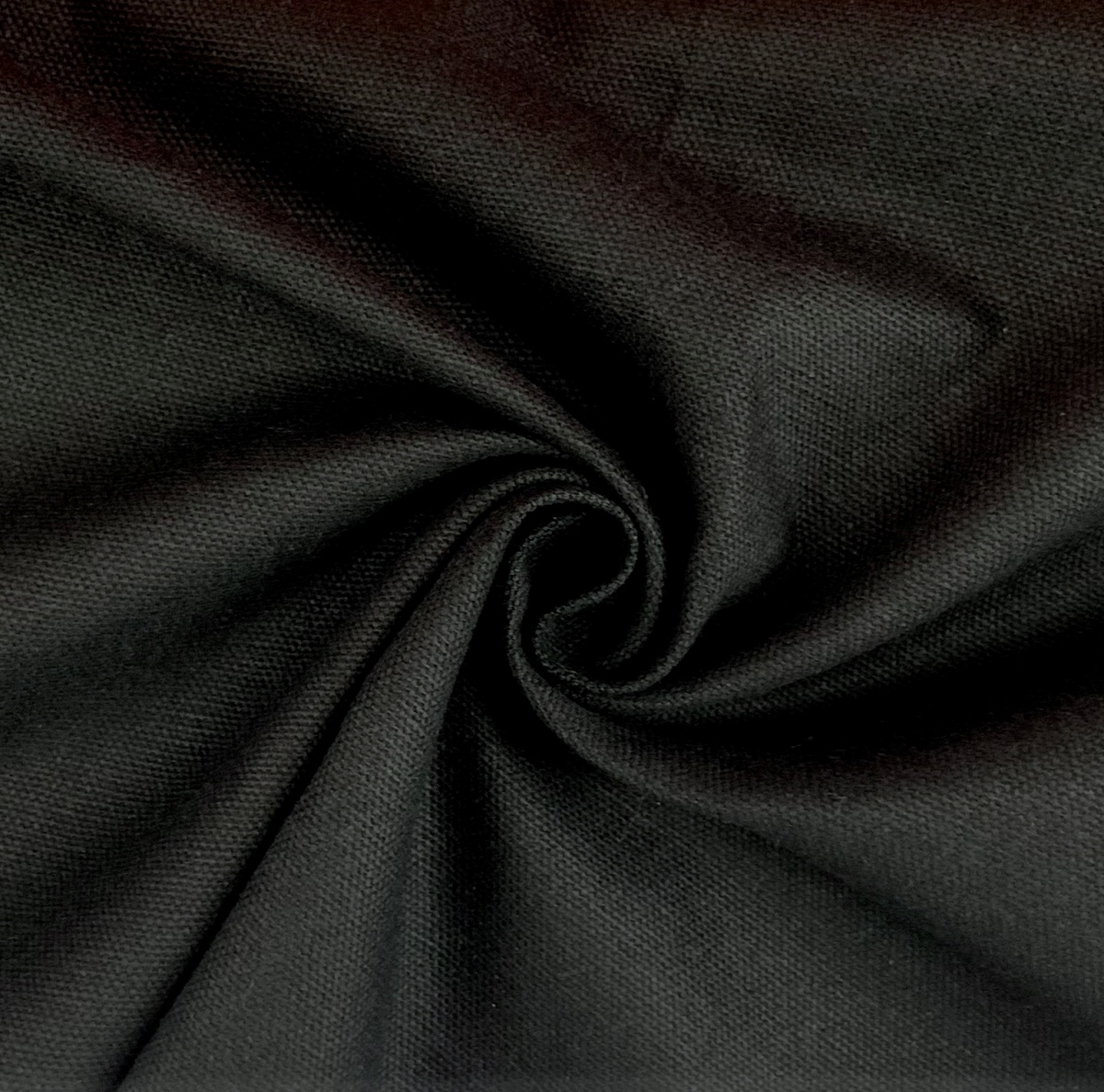 https://www.croftmill.fr/images/pictures/scans-of-fabric/00-2020/09-september-2020/black-cotton-canvas-fold.jpg?v=12c5222e